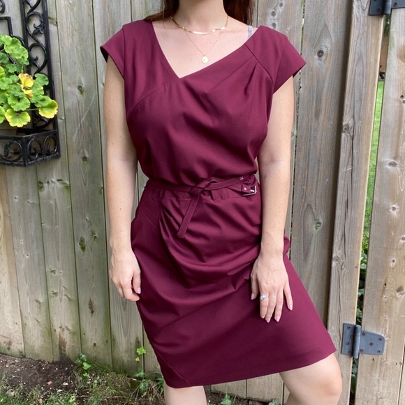 Le Chateau wine coloured dress - Picture 3 of 9